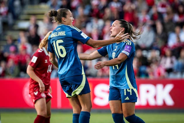 ODENSE, DANMARK 20260605 Sveriges Johanna Rytting Kaneryd (th jublar med Filippa Angeldahl efter att ha kvitterat till 1- under fredagens kval till damernas VM 2027 mellan Danmark och Sverige pa Odense Stadion. ODENSE DANMARK x9200x Copyright: xAdamxIhse TTx VM-KVAL DANMARK-SVERIGE