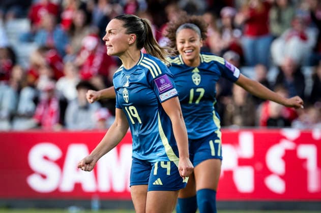 ODENSE, DENMARK 20260605 Sweden s Johanna Rytting Kaneryd (r) celebrates with Filippa Angeldahl after equalizing to 1- during Friday s Women s World Cup 2027 qualifier between Denmark and Sweden at Odense Stadium. ODENSE DENMARK x9200x