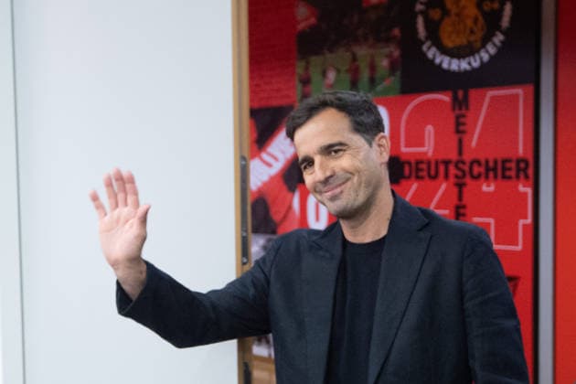 Carles MARTINEZ, Martinez Novell, Cheftrainer, auf dem Weg zur Pressekonferenz Vorstellung von Carles Martinez Novell als neuer Trainer von Bayer Leverkusen. 05.06.2025 in der Bayarena Leverkusen, Â