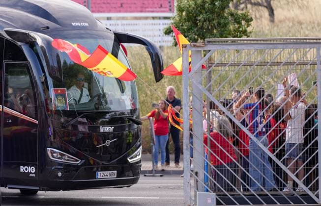 The Spain Women team bus arrives at Estadi Mallorca Son Moix Spain Women v England Women, FIFA 2027 Women s World Cup Qualifying, Football, Son Moix Stadium, Palma de Mallorca, Spain - 05 Jun 2026Palma de Mallorca Son Moix Stadium Spain EDITORIAL USE ONLY No use with unauthorised audio, video, data, fixture lists, club league logos or live services. Online in-match use limited to 120 images, no video emulation. No use in betting, games or single club league player publications.  Copyright: xStuartxWallace Shutterstockx 16906927i