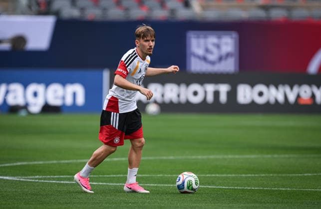 Fussball WM 2026 Vorbereitung Deutschland im Chicago 05.06.2026 Abschlusstraining der deutschen Nationalmannschaft im Solider Field Stadion vor dem Testspiel gegen die USA: Lennart Karl am Ball, spaeter in Training verletzt er sich