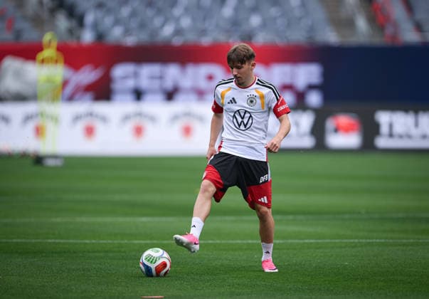 Fussball WM 2026 Vorbereitung Deutschland im Chicago 05.06.2026 Abschlusstraining der deutschen Nationalmannschaft im Solider Field Stadion vor dem Testspiel gegen die USA: Lennart Karl am Ball, spaeter in Training verletzt er sich