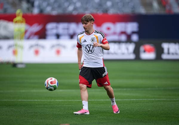 Fussball WM 2026 Vorbereitung Deutschland im Chicago 05.06.2026 Abschlusstraining der deutschen Nationalmannschaft im Solider Field Stadion vor dem Testspiel gegen die USA: Lennart Karl am Ball, spaeter in Training verletzt er sich