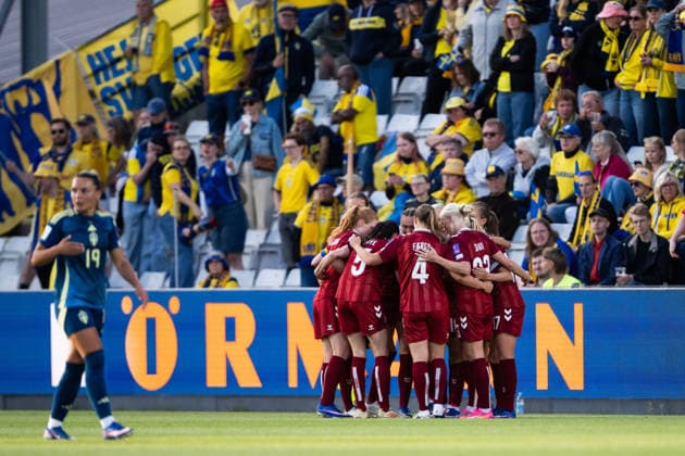 260605 Pernille Harder of Denmark celebrates with team mates after 2-1 during the FIFA Women™s World Cup Qualifier football match between Denmark and Sweden on June 5, 2026 in Odense. Photo: Ludvig Thunman BILDBYRAN kod LT LT0798 fotboll football soccer fotball vm-kval kval fifa womens world cup qualifier qualifier danmark sverige sweden denmark dam bbeng jubel Copyright: LUDVIGxTHUNMAN BB260605LT110