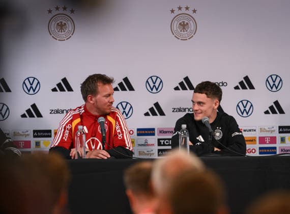 Fussball WM 2026 Vorbereitung Deutschland im Chicago 05.06.2026 Pressekonferenz der deutschen Nationalmannschaft im Solider Field Stadion vor dem Testspiel gegen die USA: Bundestrainer Julian Nagelsmann (li) und Florian Wirtz (re)