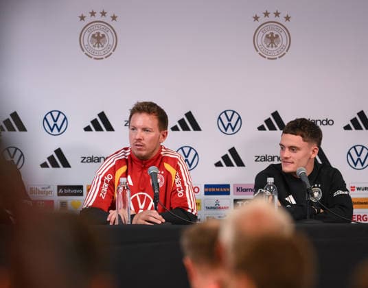 Fussball WM 2026 Vorbereitung Deutschland im Chicago 05.06.2026 Pressekonferenz der deutschen Nationalmannschaft im Solider Field Stadion vor dem Testspiel gegen die USA: Bundestrainer Julian Nagelsmann (li) und Florian Wirtz (re)