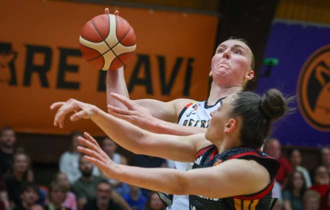 Belgium s Marie Vervaet fights for the ball during a friendly basket game between Belgium s national team, Nationalteam Belgian Cats and Germany, on Friday 05 June 2026 in Vilvoorde. VIRGINIExLEFOUR  x176176155x