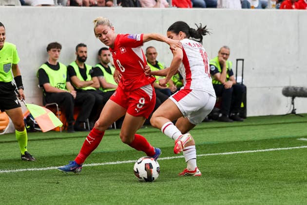 Maria Farrugia (Malta, 10) und Nadine Riesen (Schweiz, 08) im Zweikampf , Schweiz, Fussball, WM-Qualifikation Europa Frauen, 5..Spieltag, 2026, Schweiz vs. Malta, 05.06.2026, Lugano AIL Arena Schweiz Copyright: xGrantxHubbsx