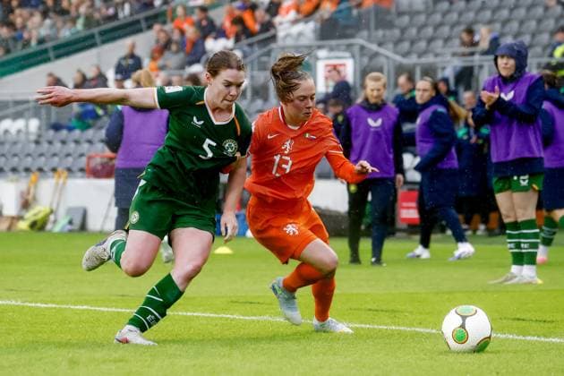 CORK, 05-06-2026 , Pairc Ui Chaoimh , season 2025 2026 , UEFA worldcup qualification football , match between Ireland and The Netherlands (women) , picture shows Republic of Ireland player Aoife Mannion vs Netherlands player Janou Levels Ireland - Netherlands (women)  x204174214x Copyright: