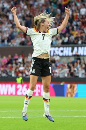 05.06.2026, xrekx, Fussball WM Qualifikation Frauen, Deutschland - Norwegen v.l. Torjubel nach dem Tor zum celebrating the goal celebrate 1:0 durch Marie Müller (Deutschland) (DFL DFB REGULATIONS PROHIBIT ANY USE OF PHOTOGRAPHS as IMAGE SEQUENCES and or QUASI-VIDEO) Köln
