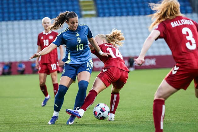 ODENSE, DANMARK 20260605 Sveriges Rosa Kafaji med bollen under fredagens kval till damernas VM 2027 mellan Danmark och Sverige pa Odense Stadion. ODENSE DANMARK x9200x Copyright: xAdamxIhse TTx VM-KVAL DANMARK-SVERIGE