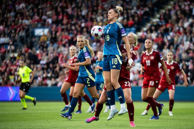 260605 Fridolina Rolfö of Sweden and Sofie Svava of Denmark during the FIFA Women™s World Cup Qualifier football match between Denmark and Sweden on June 5, 2026 in Odense. Photo: Ludvig Thunman BILDBYRAN kod LT LT0798 fotboll football soccer fotball vm-kval kval fifa womens world cup qualifier qualifier danmark sverige sweden denmark dam bbeng Copyright: LUDVIGxTHUNMAN BB260605LT128