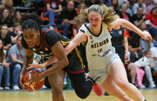 German Praise Egharevba and Belgium s Laura Vilcinskas fight for the ball during a friendly basket game between Belgium s national team, Nationalteam Belgian Cats and Germany, on Friday 05 June 2026 in Vilvoorde. VIRGINIExLEFOUR  x176178290x