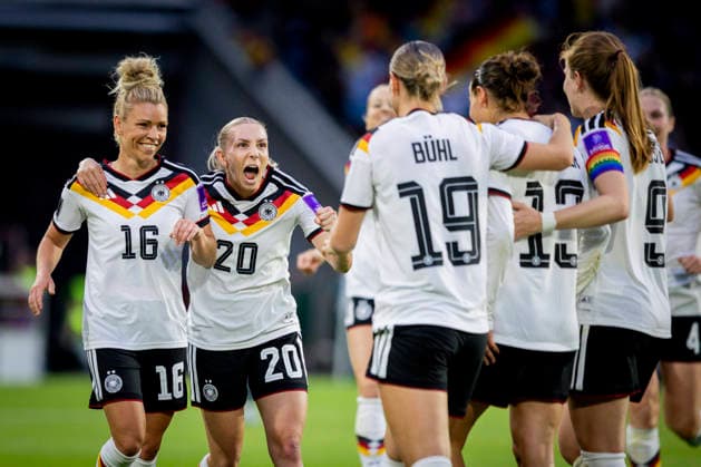 Cologne, Germany. 05th Jun 2026. Linda Dallmann, Elisa Senß (DFB) jubeln mit Carlotta Wamser Germany - Norway Deutschland - Norwegen 05.06.2026 *** Cologne, Germany 05th Jun 2026 Linda Dallmann, Elisa Senß DFB cheer with Carlotta Wamser Germany Norway Germany Norway 05 06 2026