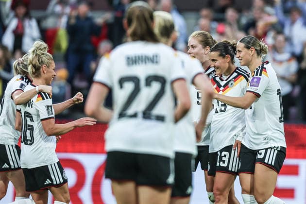 Fussball, WM-Qualifikation Europa (Frauen) Saison 2026 Liga A Gruppe 4 - 5.Spieltag Deutschland - Norwegen 05.06.2026, RheinEnergieSTADION Torjubel Deutschland nach dem Tor zum 2-0 durch Carlotta Wamser ( Deutschland ) die Spielerinnen freuen sich Köln RheinEnergieSTADION Nordrhein-Westfalen Deutschland