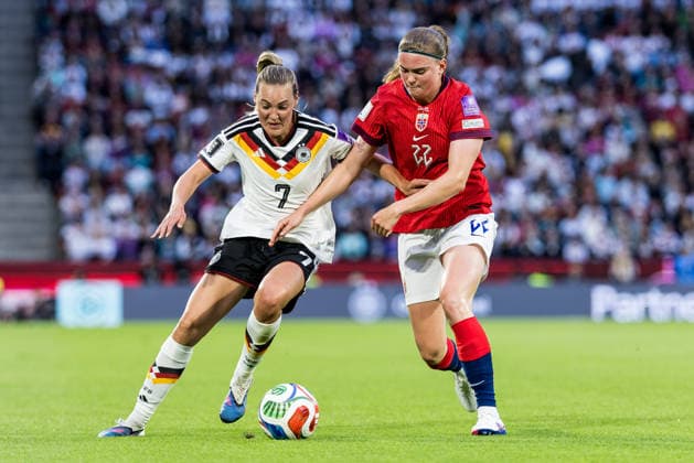 COLOGNE, GERMANY - JUNE 06: Marie Mueller (Müller, Muller, Germany, 7) and Signe Gaupset (Norway, 22) battle for the ball during the UEFA European Qualifiers match for the FIFA Women™s World Cup 2027 between Germany vs. Norway at RheinEnergieSTADION on June 05, 2026 in Cologne, Germany. North Rhine Westphalia Germany Copyright: xSteffiexWunderlx