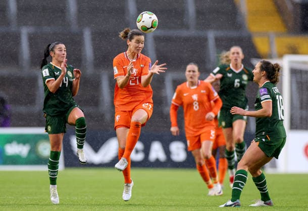2027 FIFA Women s World Cup Qualifier, SuperValu Pairc Ui Chaoimh, Cork 5 6 2026 Republic of Ireland WNT vs The Netherlands Ireland s Marissa Sheva and Damaris Egurrola of Netherlands compete for the ball Marissa Sheva and Damaris Egurrola compete for the ball 5 6 2026  Copyright: x INPHO BenxBradyx BB3_1835