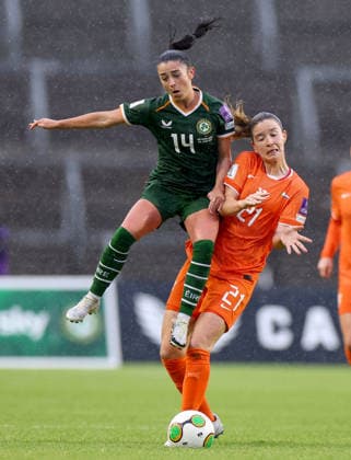 2027 FIFA Women s World Cup Qualifier, SuperValu Pairc Ui Chaoimh, Cork 5 6 2026 Republic of Ireland WNT vs The Netherlands Ireland s Marissa Sheva and Damaris Egurrola of Netherlands compete for the ball Marissa Sheva and Damaris Egurrola compete for the ball 5 6 2026  Copyright: x INPHO BenxBradyx BB3_1840