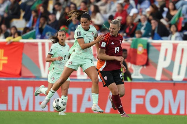 Francisca Kika Nazareth (Portugal), Karlina Miksone (Latvia), in aktion, in action during the FIFA Women s World Cup Brazil 2027 Qualifiers League B, Group B3 Matchday 5 match between Portugal and Latvia at Estadio Antonio Coimbra da Mota on June 5, 2026, in Estoril, Portugal. Copyright: JoaquimxFerreira