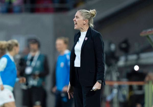Gemma Grainger (Norwegen, Coach) gibt Anweisungen, gestikuliert, mit den Armen gestikulieren, gives instructions, gesticulate, gesticolando, emotionen Deutschland - Norwegen, Frauen Fussball, UEFA European Qualifiers WM Qualifikation Europa, RheinEnergieStadion Köln, 05.06.2026 WICHTIGER HINWEIS: Gemäß den Vorgaben der DFL Deutsche Fußball Liga bzw. des DFB Deutscher Fußball-Bund ist es untersagt, in dem Stadion und oder vom Spiel angefertigte Fotoaufnahmen in Form von Sequenzbildern und oder videoähnlichen Fotostrecken zu verwerten bzw. verwerten zu lassen. Copyright: HMBxMedia xMarcoxBader