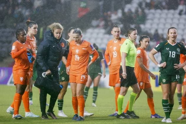 CORK, 05-06-2026 , Pairc Ui Chaoimh , season 2025 2026 , UEFA worldcup qualification football , match between Ireland and The Netherlands (women) , picture shows Netherlands player Jackie Groenen injury Ireland - Netherlands (women)  x204175854x Copyright: