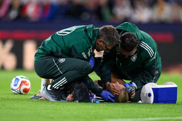 260605 Elisa Senß of Germany in pain and receives medical attention during the FIFA Women s World Cup Qualifier football match between Germany and Norway on June 5, 2026 in Köln. Photo: Marius Simensen BILDBYRAN COP 238 MM0069 bbeng fotball soccer football fotboll FIFA World Cup, WM, Weltmeisterschaft, Fussball qualifiers vm-kvalifisering kvinner vm kvalik landskamp dam norge norway germany tyskland Copyright: MARIUSxSIMENSEN BB260605ZH012