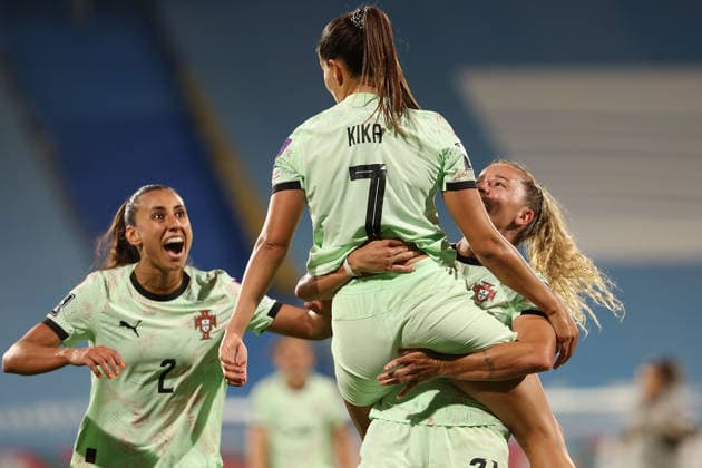 Catarina Amado (Portugal), Francisca Kika Nazareth (Portugal) and Ana Capeta (Portugal) celebrat the goal to 3:0, during the FIFA Women s World Cup Brazil 2027 Qualifiers League B, Group B3 Matchday 5 match between Portugal and Latvia at Estadio Antonio Coimbra da Mota on June 5, 2026, in Estoril, Portugal. Copyright: JoaquimxFerreira