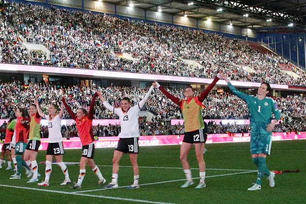 05.06.2026, xrekx, Fussball WM Qualifikation Frauen, Deutschland - Norwegen v.l. Deutschland Mannschaft, Spieler, jubeln nach Spielende, Team, Player, celebrate at the end of the match (DFL DFB REGULATIONS PROHIBIT ANY USE OF PHOTOGRAPHS as IMAGE SEQUENCES and or QUASI-VIDEO) Köln