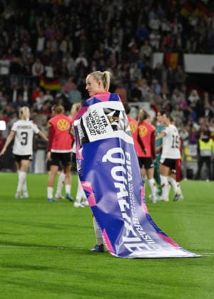 Jubel Lea Schüller (Deutschland) mit dem WM Quali Banner 05.06.2026, Fussball WM-Qualifikation Europa Frauen 2026, 5. Spieltag, Deutschland - Norwegen Koeln RheinEnergieStadion Nordrhein Westfalen Deutschland