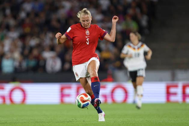 Guro Bergsvand (Norwegen) controls the ball during the FIFA Women s World Cup 2027 Qualifier match between Germany and Norway at RheinEnergieStadion on June 5, 2026 in Cologne, Germany. (Photo by Oliver Kaelke DeFodi Images) -