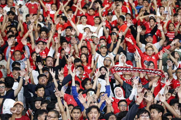 Indonesia v Oman - International Friendly, Länderspiel, Nationalmannschaft Indonesia supporters cheer from the stands during the FIFA international friendly match between Indonesia and Oman at Gelora Bung Karno Stadium in Jakarta, Indonesia, on June 5, 2026. Jakarta Indonesia  Copyright: xFaisalxRamadhanx originalFilename:ramadhan-notitle260605_npeqj.jpg
