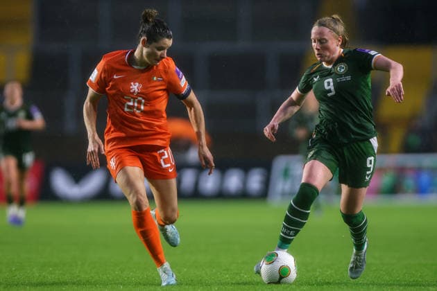 2027 FIFA Women s World Cup Qualifier, SuperValu Pairc Ui Chaoimh, Cork 5 6 2026 Republic of Ireland WNT vs The Netherlands Netherlands Dominique Janssen with Ireland s Amber Barrett Dominique Janssen with Amber Barrett 5 6 2026  Copyright: x INPHO BenxBradyx BB3_3424