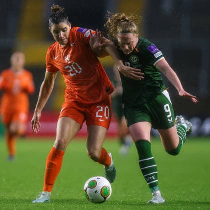 2027 FIFA Women s World Cup Qualifier, SuperValu Pairc Ui Chaoimh, Cork 5 6 2026 Republic of Ireland WNT vs The Netherlands Netherlands Dominique Janssen with Ireland s Amber Barrett Dominique Janssen with Amber Barrett 5 6 2026  Copyright: x INPHO BenxBradyx BB3_3442