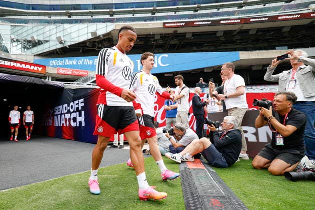 Germany prepares for a friendly match against USA Germany s Jamie Leweling and Angelo Stiller arrive for a training session at Soldier Field in Chicago, Illinois, USA, 05 June 2026. The United States and Germany will play their International Friendly, Länderspiel, Nationalmannschaft soccer match on 06 June. CHICAGO ILLINOIS USA  Copyright: xKAMILxKRZACZYNSKIx