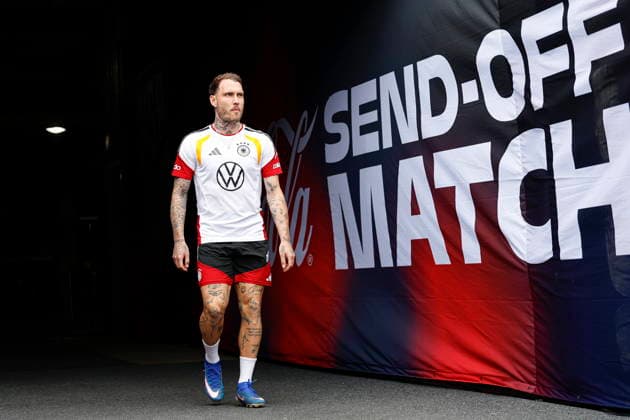 Germany prepares for a friendly match against USA Germany s David Raum arrives for a training session at Soldier Field in Chicago, Illinois, USA, 05 June 2026. The United States and Germany will play their International Friendly, Länderspiel, Nationalmannschaft soccer match on 06 June. CHICAGO ILLINOIS USA  Copyright: xKAMILxKRZACZYNSKIx