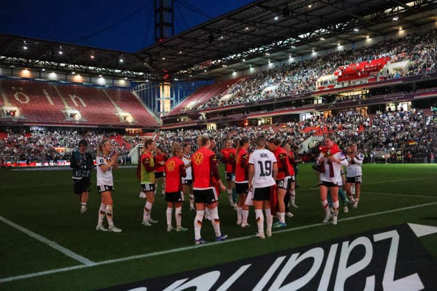 Köln, Deutschland: 05.06. 2026 - WM Qualifikationsspiel Deutschland vs. Norwegen Im Bild: Symbolbild RheinEnergieSTADION nach der Qualifikation zur Frauen WM 2027 in Brasilien mit den feiernden Spielerinnen der deutschen Fußballnationalmannschaft der Frauen Copyright: HMBxMedia MadeleinexFantini