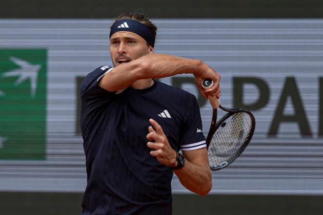 2026 French Open - Day Thirteen Alexander Zverev returns the ball against Jakub Mensik during the Roland Garros Grand Slam Tournament on Day 13 in Paris, France, on June 5, 2026. Paris France  Copyright: xRobertxSzaniszlox originalFilename:szaniszlo-notitle260605_npGBn.jpg