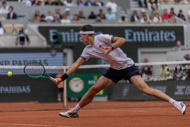 2026 French Open - Day Thirteen Jakub Mensik returns the ball against Alexander Zverev at the Roland Garros Grand Slam Tournament in Paris, France, on June 5, 2026. Paris France  Copyright: xRobertxSzaniszlox originalFilename:szaniszlo-notitle260605_npLm6.jpg