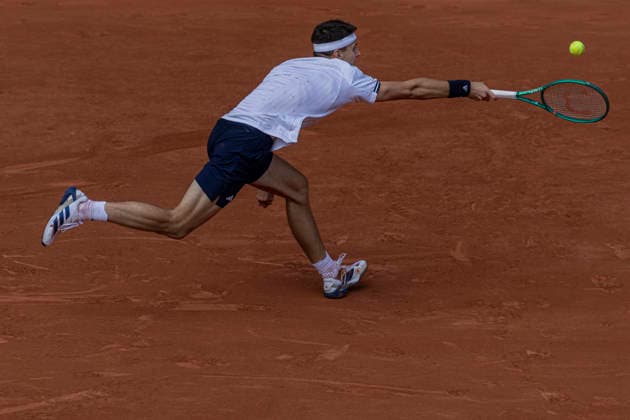2026 French Open - Day Thirteen Jakub Mensik returns the ball against Alexander Zverev at the Roland Garros Grand Slam Tournament in Paris, France, on June 5, 2026. Paris France  Copyright: xRobertxSzaniszlox originalFilename:szaniszlo-notitle260605_npuyH.jpg