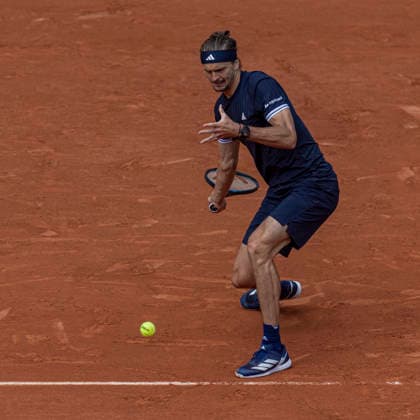 2026 French Open - Day Thirteen Alexander Zverev returns the ball against Jakub Mensik during the Roland Garros Grand Slam Tournament on Day 13 in Paris, France, on June 5, 2026. Paris France  Copyright: xRobertxSzaniszlox originalFilename:szaniszlo-notitle260605_npkav.jpg