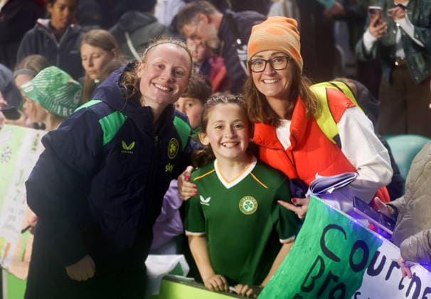 2027 FIFA Women s World Cup Qualifier, SuperValu Pairc Ui Chaoimh, Cork 5 6 2026 Republic of Ireland WNT vs The Netherlands Ireland s Amber Barrett with supporters Grace Ryan and Treasa Ryan after the game Amber Barrett with Grace Ryan and Treasa Ryan after the game 5 6 2026  Copyright: x INPHO TomxMaherx RDR_4334
