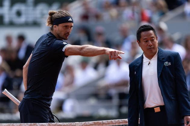 2026 French Open - Day Thirteen Alexander Zverev (left) and chair umpire James Keothavong (right) during the men s singles semifinal match against Jakub Mensik on day 13 of the French Open tennis tournament on Court Philippe Chatrier at the Roland-Garros Complex in Paris, France. Paris France  Copyright: xIbrahimxEzzatx originalFilename:ezzat-notitle260605_np0hY.jpg