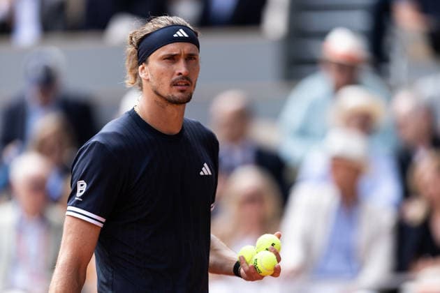 2026 French Open - Day Thirteen Alexander Zverev reacts during his men s singles semifinal match against Jakub Mensik on day 13 of the French Open tennis tournament on Court Philippe Chatrier at the Roland-Garros Complex in Paris, France. Paris France  Copyright: xIbrahimxEzzatx originalFilename:ezzat-notitle260605_nph3h.jpg
