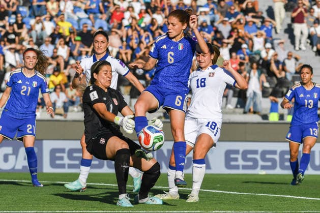 FOOTBALL - FIFA World Cup, WM, Weltmeisterschaft, Fussball - Women s European Qualifiers 2027 - Italy vs. Serbia Photo by IPA ABACAPRESS.COM85361537 - Milica Kostic (Serbia) saves a goal against Manuela Giugliano (Italy) during Women s European Qualifiers 2027 - Italy vs Serbia, FIFA World Cup match in Pisa, Italy, June 05 2026 Pisa Italy  Copyright: xIPAxSport ABACAx