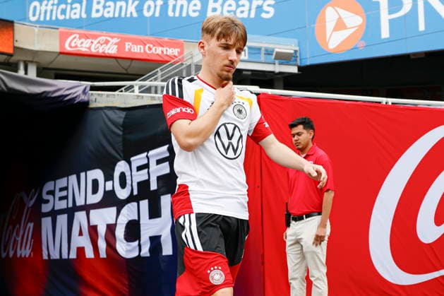 Germany prepares for a friendly match against USA Germany s Lennart Karl arrives for a training session at Soldier Field in Chicago, Illinois, USA, 05 June 2026. The United States and Germany will play their International Friendly, Länderspiel, Nationalmannschaft soccer match on 06 June. CHICAGO ILLINOIS USA  Copyright: xKAMILxKRZACZYNSKIx