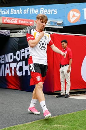 Germany prepares for a friendly match against USA Germany s Lennart Karl arrives for a training session at Soldier Field in Chicago, Illinois, USA, 05 June 2026. The United States and Germany will play their International Friendly, Länderspiel, Nationalmannschaft soccer match on 06 June. CHICAGO ILLINOIS USA  Copyright: xKAMILxKRZACZYNSKIx