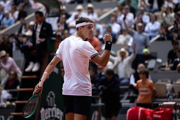 2026 French Open - Day Thirteen Jakub Mensik reacts during his semi-final men s singles match against Alexander Zverev on day 13 of the French Open tennis tournament on Court Philippe Chatrier at the Roland-Garros Complex in Paris, France. Paris France  Copyright: xIbrahimxEzzatx originalFilename:ezzat-notitle260605_npT8s.jpg