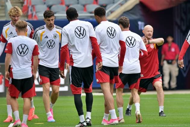 Ahead of FIFA World Cup, WM, Weltmeisterschaft, Fussball 2026 CHICAGO, ILLINOIS - JUNE 05: Players of Germany walk across the pitch during a training session at Soldier Field on June 05, 2026 in Chicago, Illinois. Germany will face the United States in an International Friendly, Länderspiel, Nationalmannschaft match on June 6 as a final warm-up game ahead of the FIFA World Cup 2026. Jacek Boczarski Anadolu Illinois United States. Editorial use only. Please get in touch for any other usage.  Copyright: x2026xAnadoluxJacekxBoczarskix