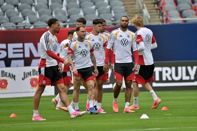 Ahead of FIFA World Cup, WM, Weltmeisterschaft, Fussball 2026 CHICAGO, ILLINOIS - JUNE 05: Players of Germany walk across the pitch during a training session at Soldier Field on June 05, 2026 in Chicago, Illinois. Germany will face the United States in an International Friendly, Länderspiel, Nationalmannschaft match on June 6 as a final warm-up game ahead of the FIFA World Cup 2026. Jacek Boczarski Anadolu Illinois United States. Editorial use only. Please get in touch for any other usage.  Copyright: x2026xAnadoluxJacekxBoczarskix