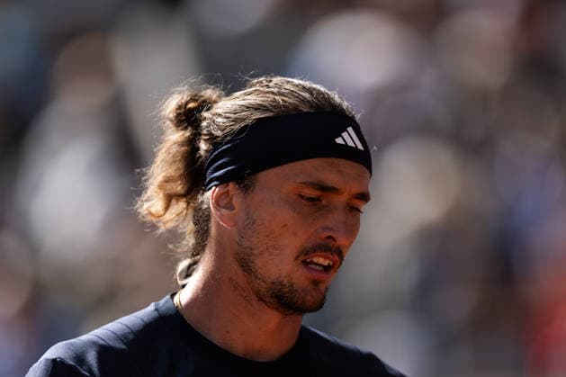 2026 French Open - Day Thirteen Alexander Zverev reacts during his men s singles semifinal match against Jakub Mensik on day 13 of the French Open tennis tournament on Court Philippe Chatrier at the Roland-Garros Complex in Paris, France. Paris France  Copyright: xIbrahimxEzzatx originalFilename:ezzat-notitle260605_npzLG.jpg